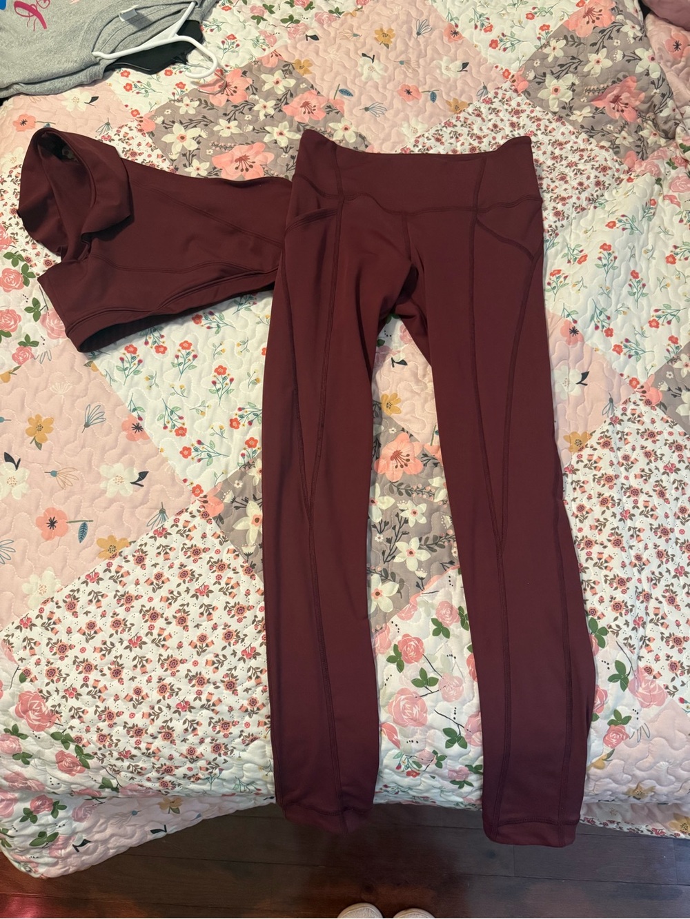Tiger Friday 2 piece Adult Large top/Adult medium bottoms